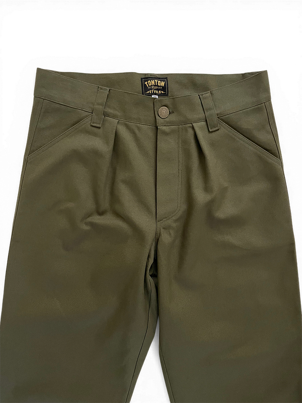 Le pantalon « de service » canvas kaki