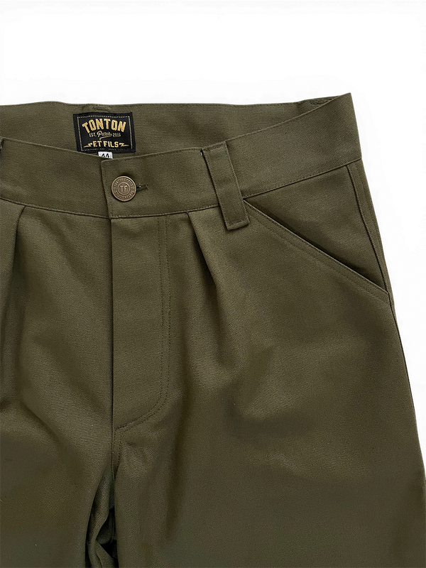Le pantalon « de service » canvas kaki