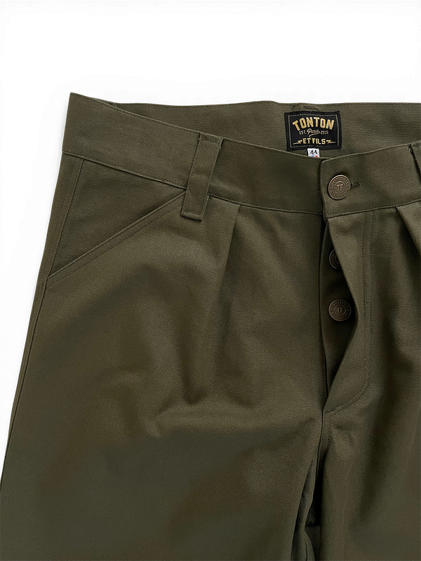 Le pantalon « de service » canvas kaki
