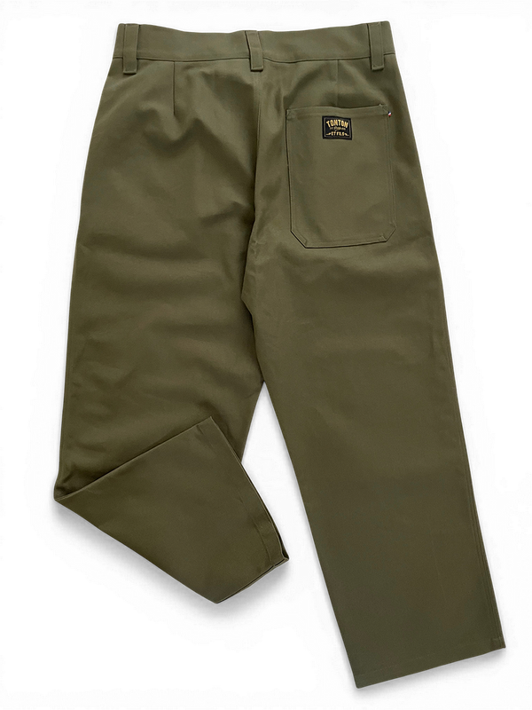 Le pantalon « de service » canvas kaki