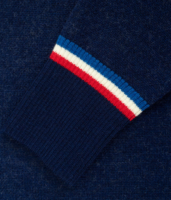 Tonton et Fils - Le pull homme «Molène» marine fabriqué en France - Vue sur un poignet