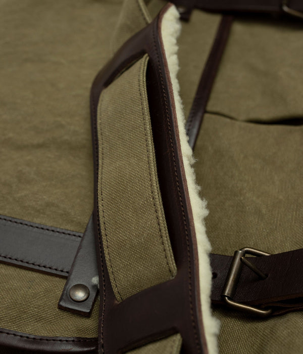Tonton et Fils - La besace «Tonton» kaki - Toile de fabrication 100% française stonewashed - Zoom sur l'épaulière