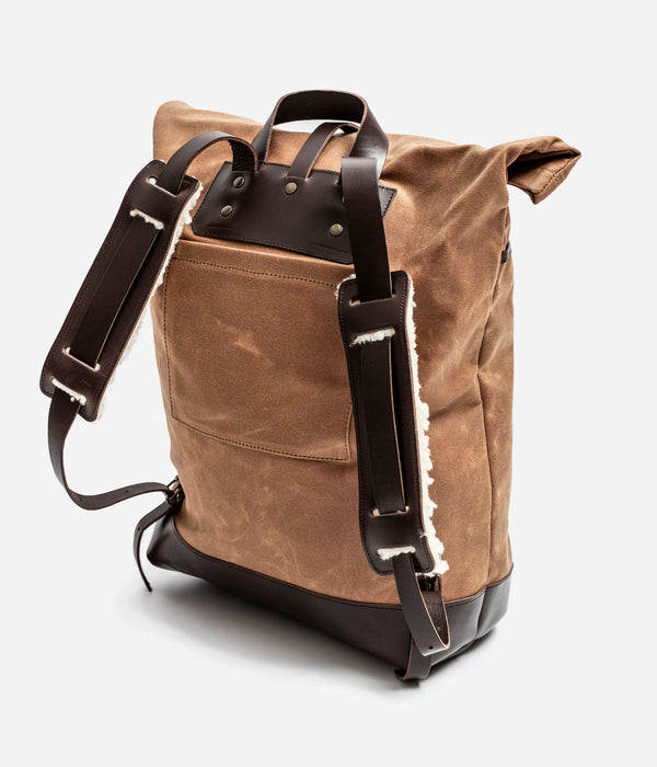 Tonton et Fils - Le sac à dos de «Tonton» camel - Vue sur les bretelles