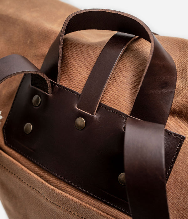 Tonton et Fils - Le sac à dos de «Tonton» camel - Vue sur les poignées