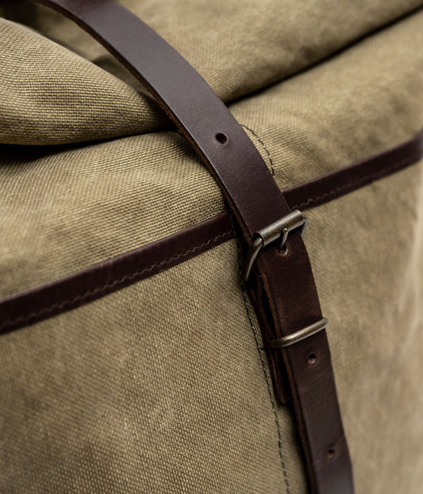 Tonton et Fils - Le sac à dos de «Tonton» kaki stonewashed - Vue sur le système de fermeture