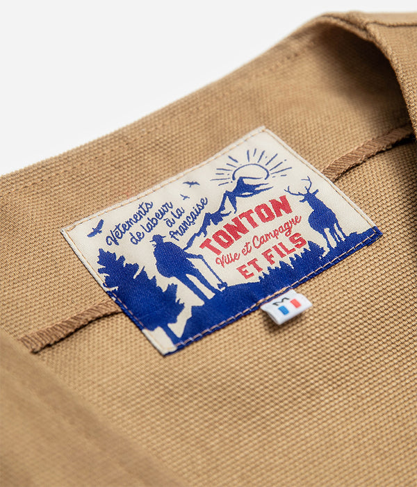 Tonton et Fils - Le gilet homme «Jeannot» tan fabriqué en France - Zoom sur l'encolure