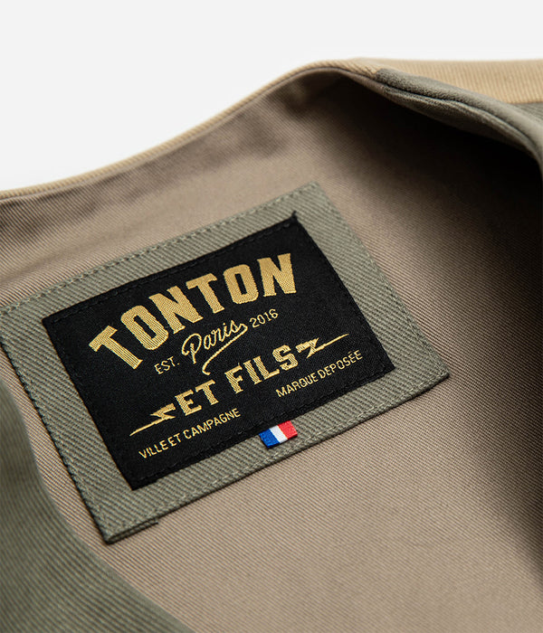 Tonton et Fils - Le veston homme «Auguste» Lovat dos Kaki - Fabriqué en France - Vue  sur l'encolure