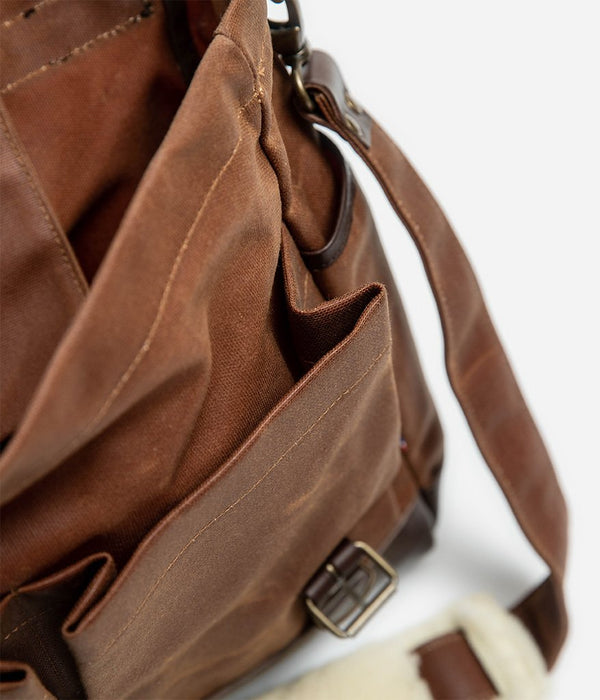 Tonton et Fils - La besace «Tonton» camel - Toile de fabrication 100% française waxée - Zoom sur poche avant