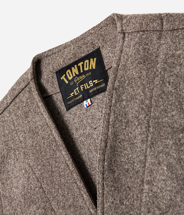 Le gilet « Jeannot » en laine naturelle marron
