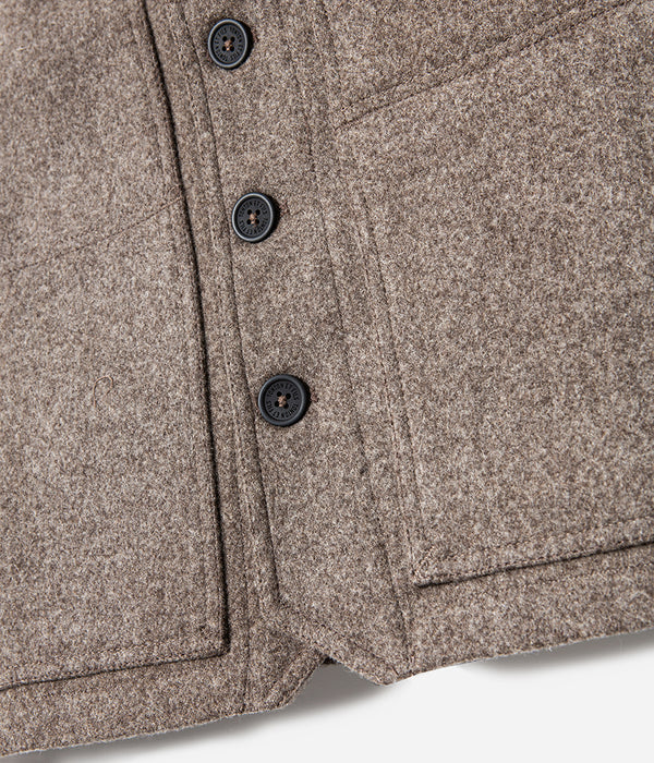 Le gilet « Jeannot » en laine naturelle marron