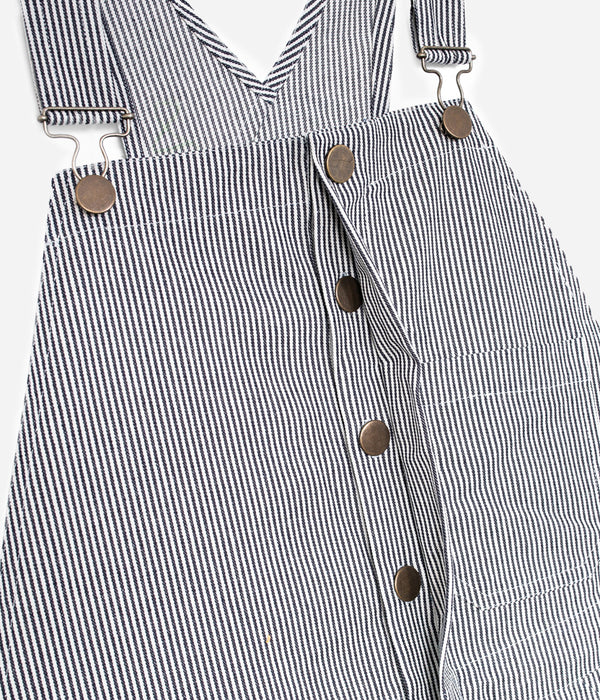 Tonton et Fils - La salopette homme «Billy» Hickory Stripe - Fabriquée en France - Vue sur la boutonnière