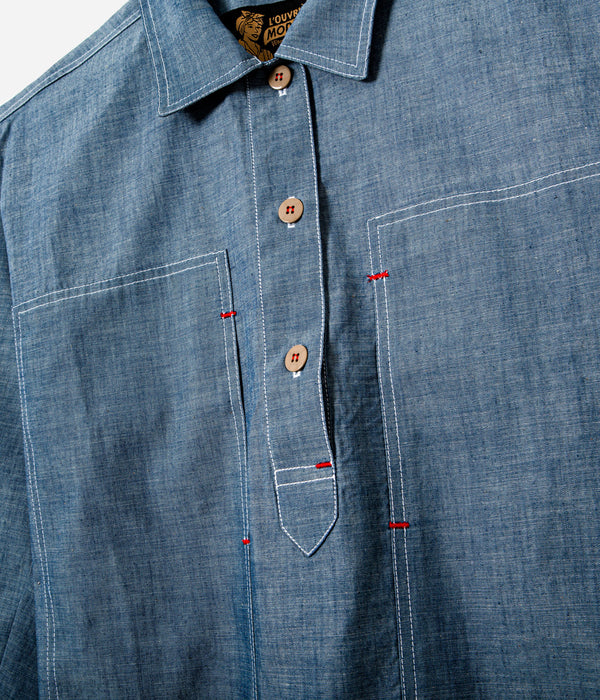 Tonton et Fils - La chemise femme "Arromanches" de l'Ouvrière Moderne - Denim chambray clair - Fabriquée en France - Vue sur la boutonnière