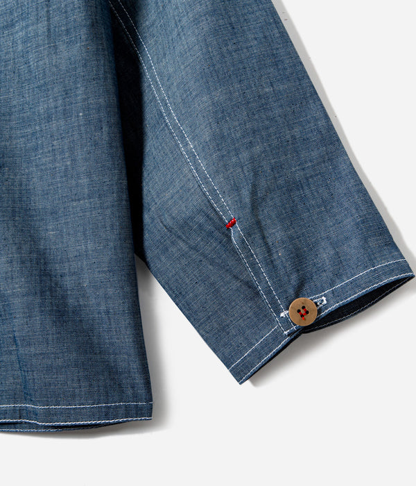 Tonton et Fils - La chemise femme "Arromanches" de l'Ouvrière Moderne - Denim chambray clair - Fabriquée en France - Vue sur les poignet