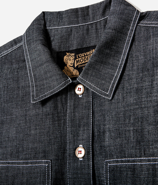 Tonton et Fils - La chemise femme "Arromanches" de l'Ouvrière Moderne - Denim chambray foncé - Fabriquée en France - Vue sur la boutonnière