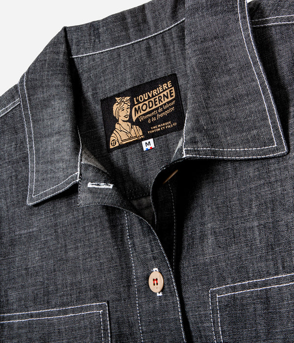Tonton et Fils - La chemise femme "Arromanches" de l'Ouvrière Moderne - Denim chambray foncé - Fabriquée en France - Vue sur l'encolure