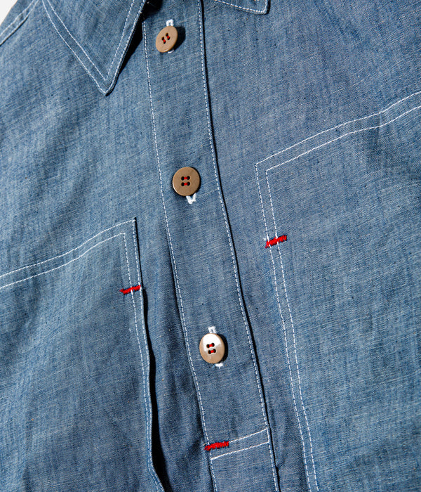 Tonton et Fils - La chemise homme "Arromanches" - Denim chambray clair - Fabriquée en France - Zoom sur la boutonnière