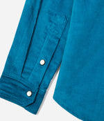 Tonton et Fils - La chemise Homme «Jimmy» velours Bleu azur fabriquée en France - Vue sur un poignet