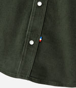 Tonton et Fils - La chemise Homme «Jimmy» velours Olive fabriquée en France - Vue sur le bas de la boutonnière