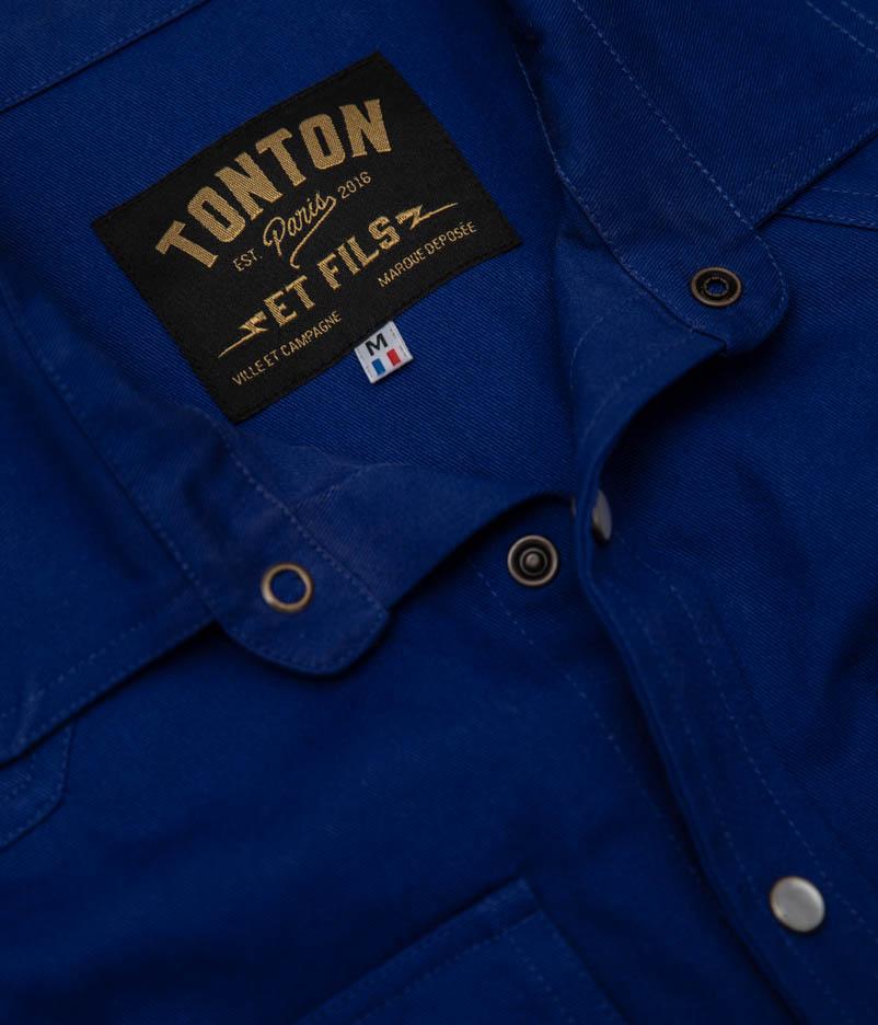 Tonton et Fils - La chemise «Jimmy» twill bleu royal - Fabriquée en France - Zoom sur le col et l'étiquette