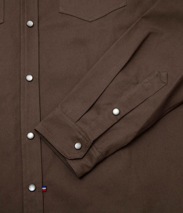 Tonton et Fils - La chemise «Jimmy» twill kaki - Fabriquée en France - Zoom large sur la boutonnière et le poignet