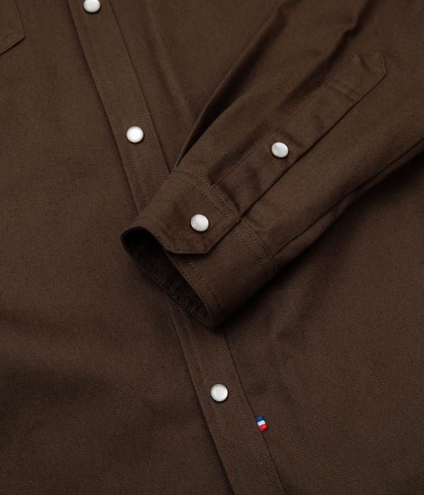 Tonton et Fils - Chemise Jimmy twill olive - Fabriquée en France - Vue sur la boutonnière et le poignet
