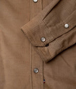 Tonton et Fils - La chemise «Jimmy» twill velours beige - Fabriquée en France - Zoom sur la boutonnière et le poignet