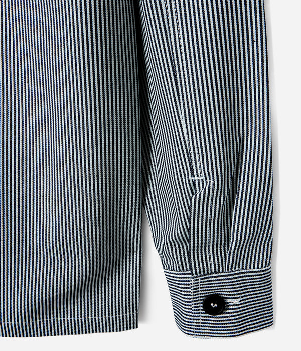 Tonton et Fils - La veste femme "L'Ouvrière" de l'Ouvrière Moderne - Denim Hickory bleu et écru - Fabriquée en France - Vue sur la fermeture du poignet
