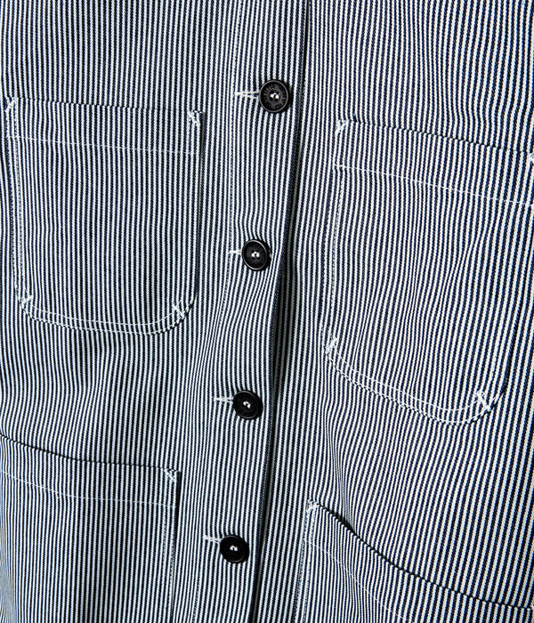 Tonton et Fils - La veste femme "L'Ouvrière" de l'Ouvrière Moderne - Denim Hickory bleu et écru - Fabriquée en France - Vue sur la boutonnière