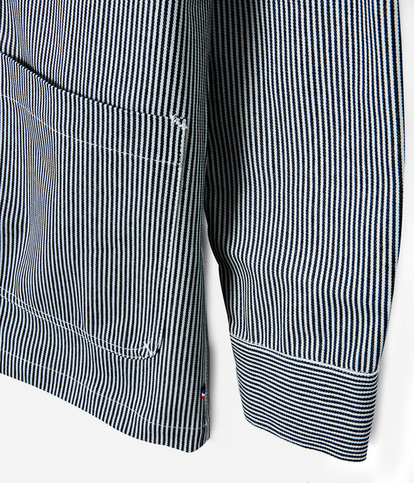 Tonton et Fils - La veste femme "L'Ouvrière" de l'Ouvrière Moderne - Denim Hickory bleu et écru - Fabriquée en France - Vue sur le poignet et la poche avant