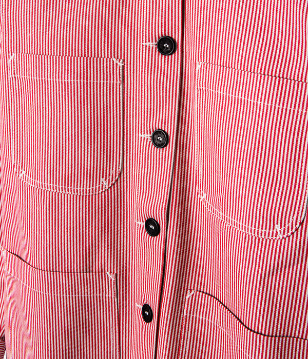 Tonton et Fils - La veste femme "L'Ouvrière" de l'Ouvrière Moderne - Denim Hickory rouge et écru - Fabriquée en France - Vue sur la boutonnière