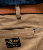 Tonton et Fils - Le pantalon homme « Arsène » canvas tan - Fabriqué en France - Vue sur les passants de ceinture