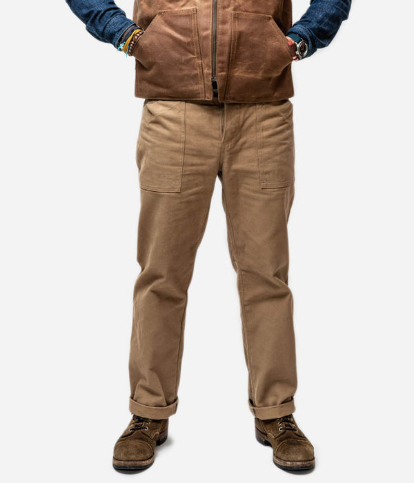 Tonton et Fils - Le pantalon homme « Arsène » canvas tan - Fabriqué en France - Vue générale avec gilet