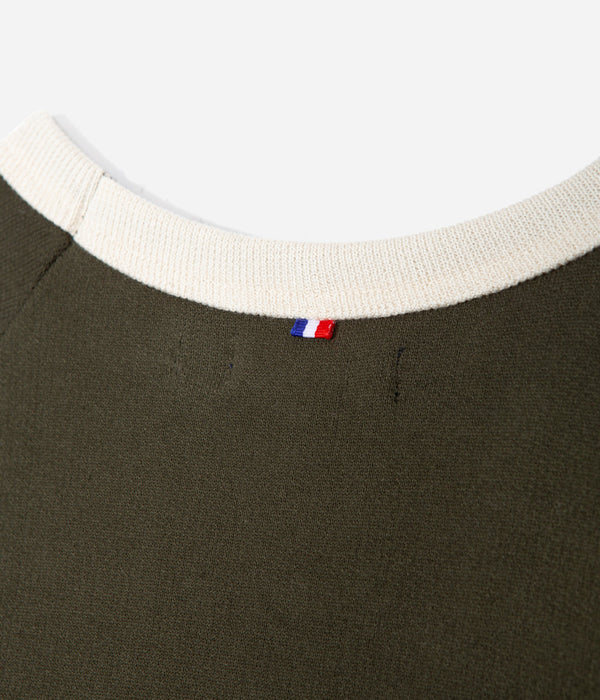 Tonton et Fils - Le sweat-shirt Homme «Cerdan» bicolore Kaki / Écru fabriqué en France - Vue sur l'arrière de l'encolure