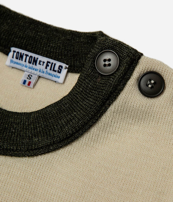 Tonton et Fils - Le pull Ouessant - Kaki écru - Tricoté en France - Zoom sur l'encolure
