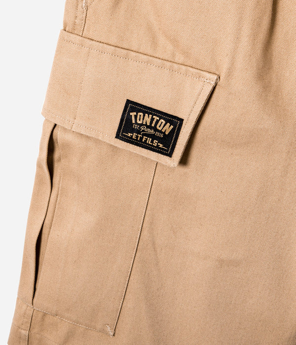Tonton et Fils - Le short "de brousse" homme - Canvas Tan - Fabriqué en France - Vue sur la poche latérale et l'écusson