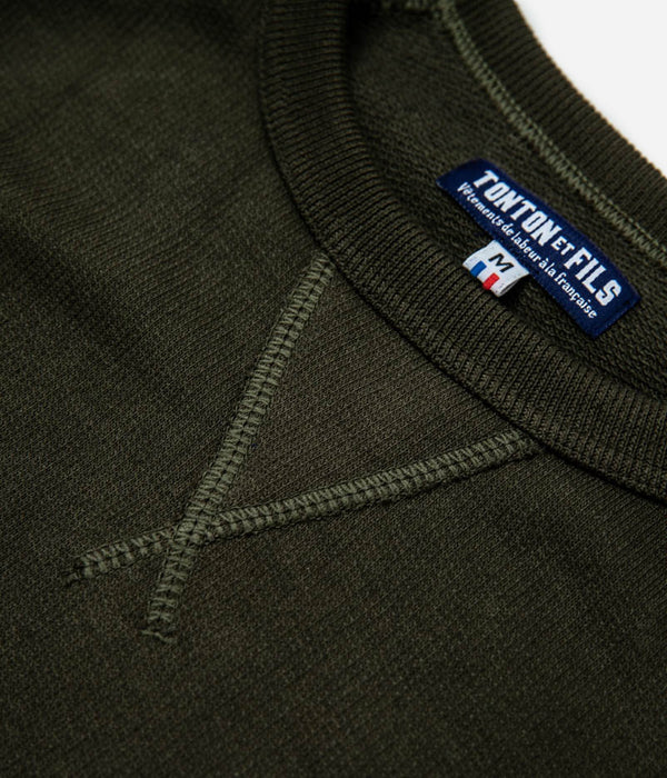 Tonton et Fils - Le sweat-shirt homme « Cerdan » kaki - Vue sur l'encolure