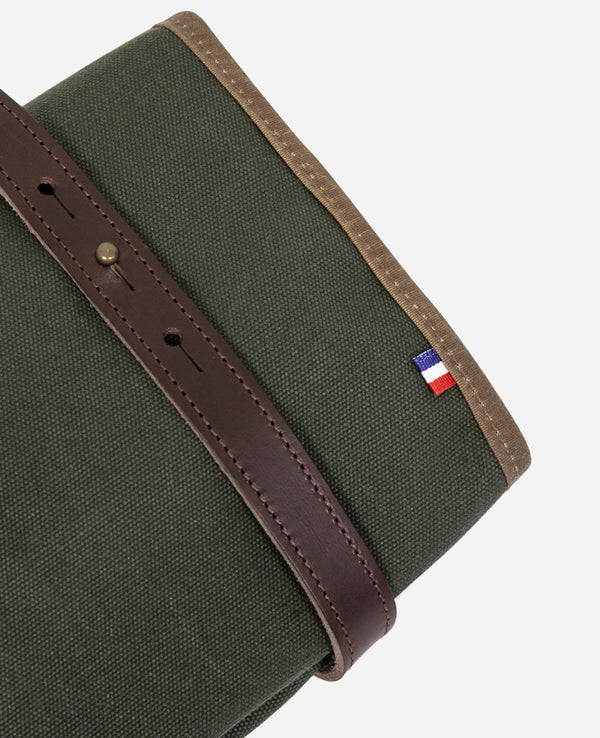 Tonton et Fils - La trousse à outils « Roll up » Canvas waxé Kaki fabriquée en France - Vue sur le système de fermeture