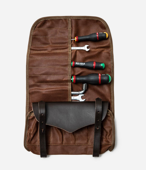 Tonton et Fils - Trousse à outils "Roll Up" - Waxé Camel - Fabriquée en France - Vue de l'intérieur equipée d'outils (non fournis)