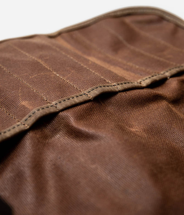 Tonton et Fils - Trousse à outils "Roll Up" - Waxé Camel - Fabriquée en France - Zoom sur l'intérieur